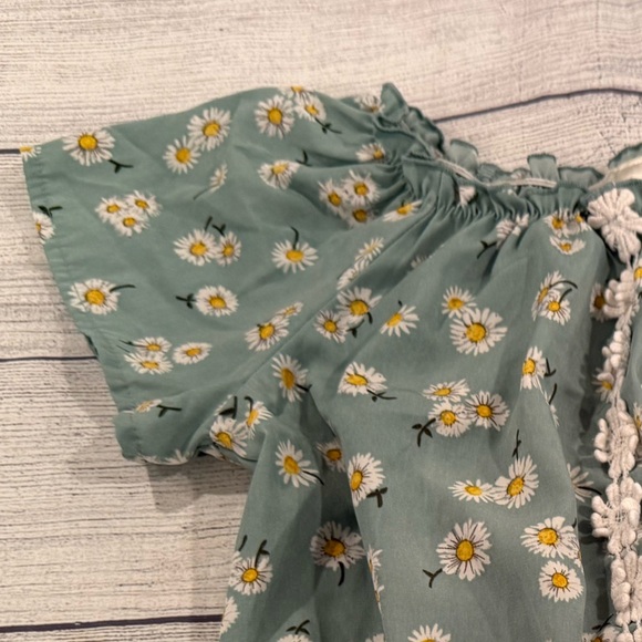 Jenna & Jessie smocked green Floral Top/size 8 - Picture 4 of 7